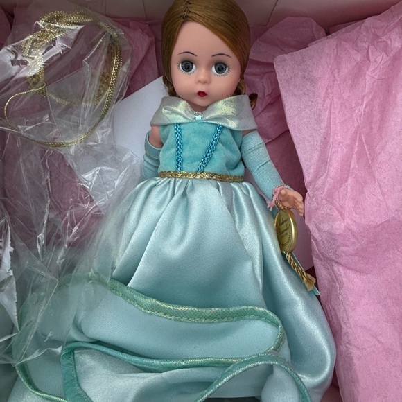 Madame Alexander Sleeping Beauty doll in box - Picture 1 of 6